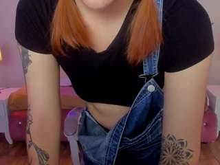 Alexaa Thompson nude and sexy before cam for live chat
