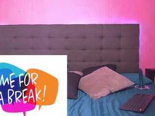 AndyCromia nude and sexy before cam for live chat