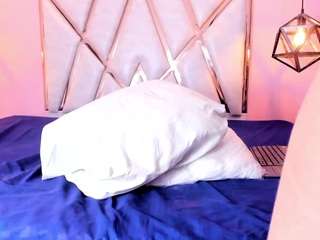 CattaleyaCollins nude and sexy before cam for live chat