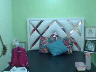Emilie-Bell nude and sexy before cam for live chat
