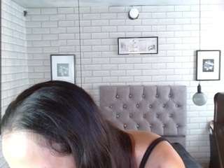 Emmy-milf nude and sexy before cam for live chat