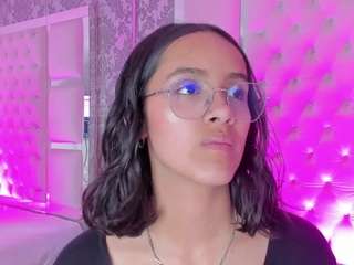 Hari nude and sexy before cam for live chat