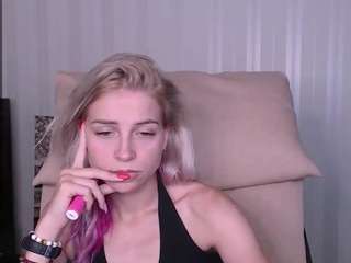 KristiHoward nude and sexy before cam for live chat