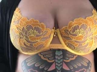 Leia bleu nude and sexy before cam for live chat