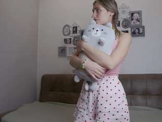 LittleMalika nude and sexy before cam for live chat