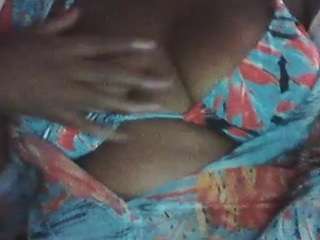 Queen1Bee nude and sexy before cam for live chat