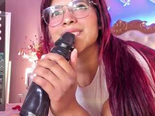 SharaRuiz nude and sexy before cam for live chat