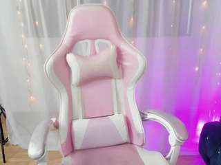 Taylor Monroee nude and sexy before cam for live chat