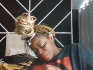 AFRICA THEE SAVAGE nude and sexy before cam for live chat
