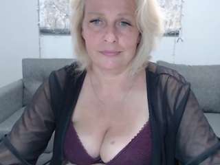 Dianabakers nude and sexy before cam for live chat