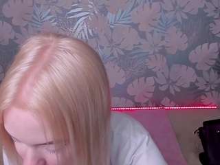 EvaQeeni nude and sexy before cam for live chat