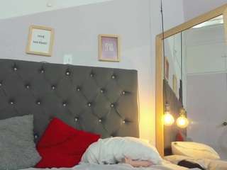 Helen Baker nude and sexy before cam for live chat