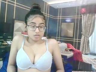 IndianBootyLicious69 nude and sexy before cam for live chat