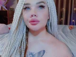 LiyaMensi nude and sexy before cam for live chat