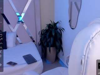 Maleja Benz nude and sexy before cam for live chat