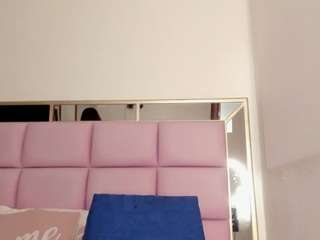 Maylin-Brooks nude and sexy before cam for live chat
