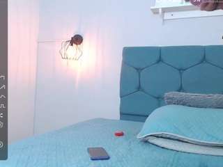 Mia-Queenss nude and sexy before cam for live chat