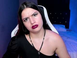 Mistress-Meredith nude and sexy before cam for live chat