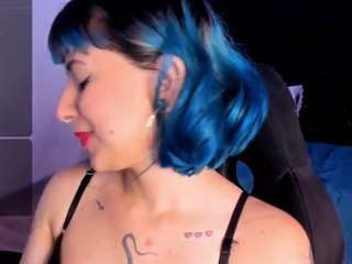 NagiriBlue nude and sexy before cam for live chat