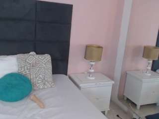 Nahomiversace nude and sexy before cam for live chat