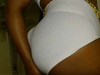 Sweet-Ebonyz nude and sexy before cam for live chat