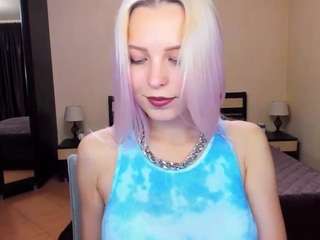 AliceLorns nude and sexy before cam for live chat