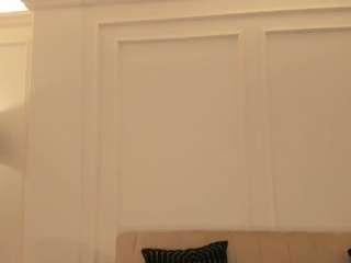 AnnieHall nude and sexy before cam for live chat