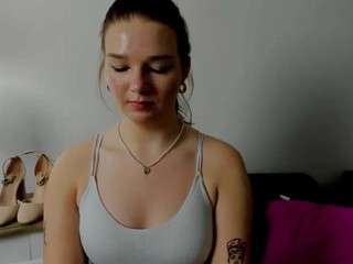AvaCute nude and sexy before cam for live chat