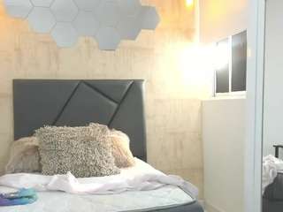 Chaira-luna nude and sexy before cam for live chat