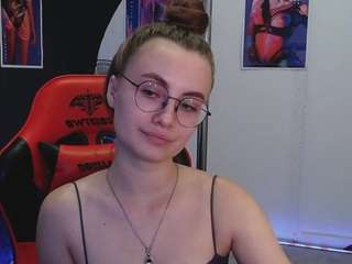 Cindy-May nude and sexy before cam for live chat