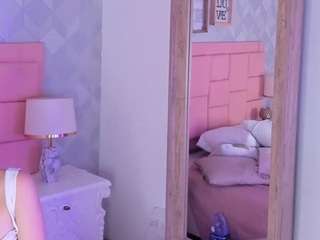 Danna-Veelz nude and sexy before cam for live chat