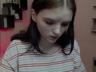 Gloriia nude and sexy before cam for live chat