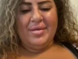 HotLips06 nude and sexy before cam for live chat