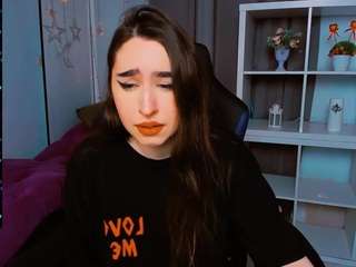 LilyThompsonX nude and sexy before cam for live chat