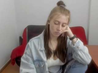Lyalya-fight nude and sexy before cam for live chat