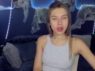 Marion Melody nude and sexy before cam for live chat