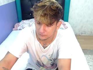 May-jhon nude and sexy before cam for live chat