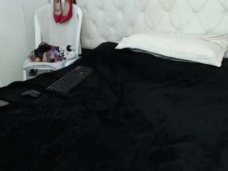 Rousebell nude and sexy before cam for live chat