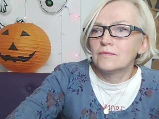SarahXen nude and sexy before cam for live chat