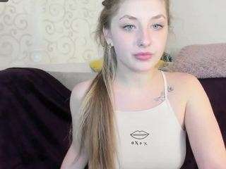 SilverPerl nude and sexy before cam for live chat