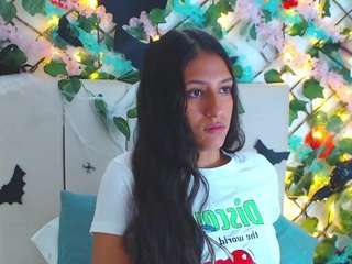 SophiaSimon nude and sexy before cam for live chat
