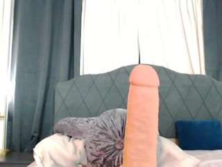 VivianCole nude and sexy before cam for live chat