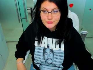 Whoisshee nude and sexy before cam for live chat