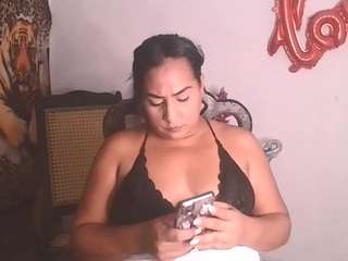 YaninPark nude and sexy before cam for live chat