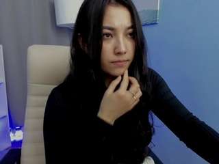 Camilla nude and sexy before cam for live chat