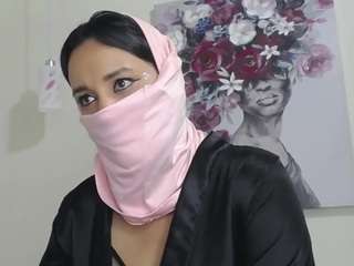 Dalia-Amed nude and sexy before cam for live chat
