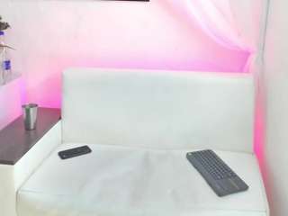EVA CUTE nude and sexy before cam for live chat