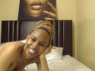 FionaAventa nude and sexy before cam for live chat