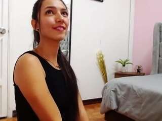 Laura-bonnet nude and sexy before cam for live chat