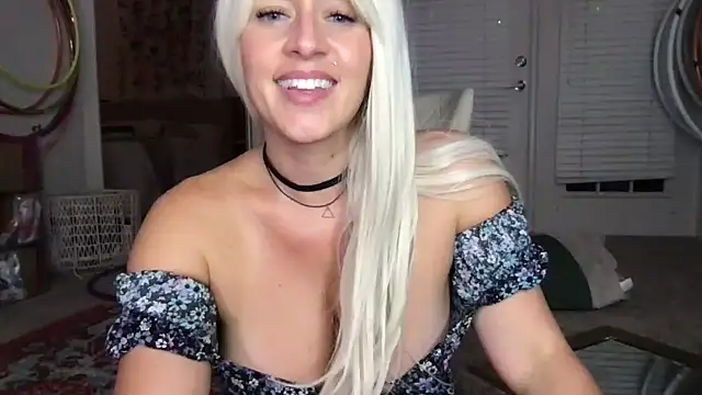 lovejulietxo nude stripping on cam for live sex video chat